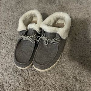 Women’s Hey dudes size 11